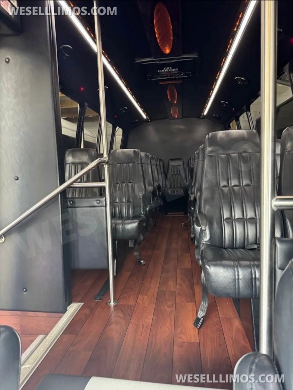 2014 Ford E450 Super Duty Executive Shuttle