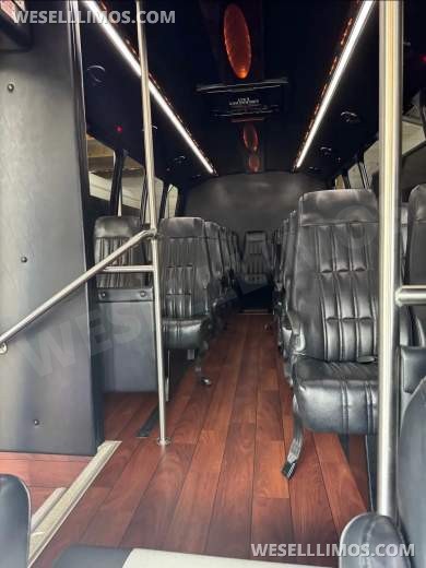 2014 Ford E450 Super Duty Executive Shuttle