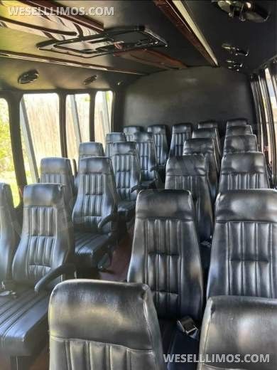 2014 Ford E450 Super Duty Executive Shuttle