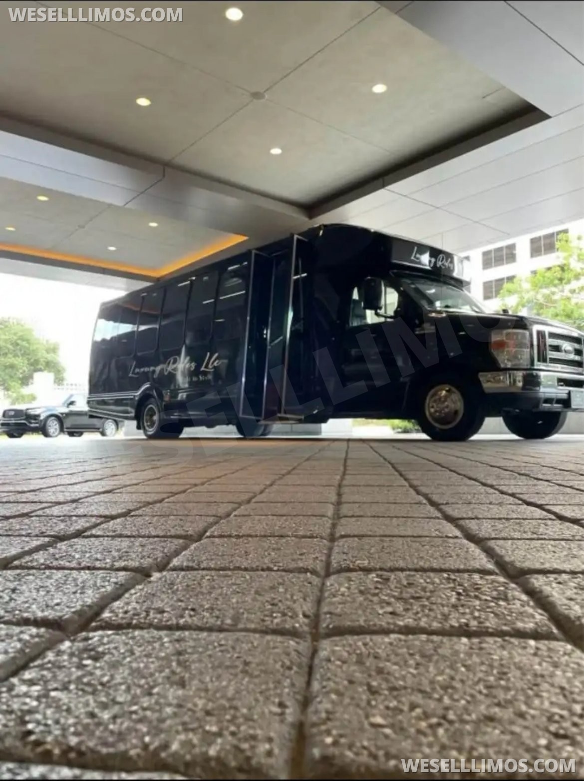 Photo of Executive Shuttle for sale: 2014 Ford E450 Super Duty by Turtule Top
