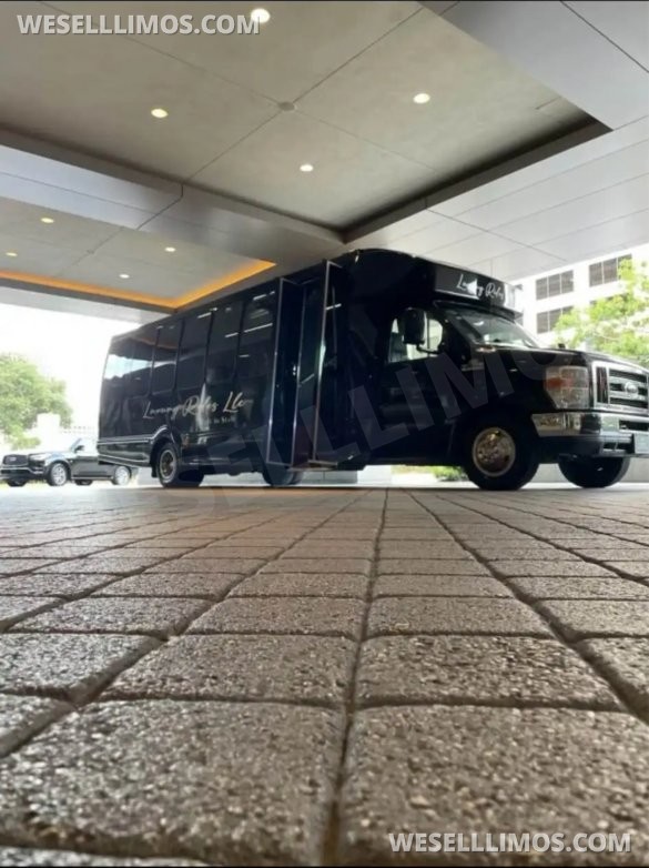 2014 Ford E450 Super Duty Executive Shuttle