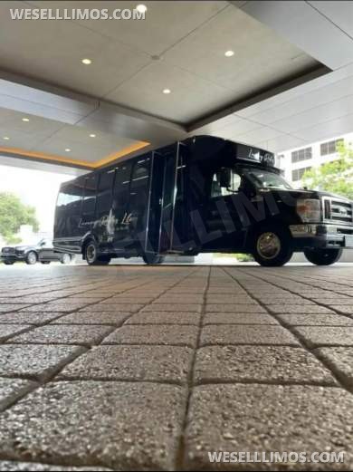 2014 Ford E450 Super Duty Executive Shuttle