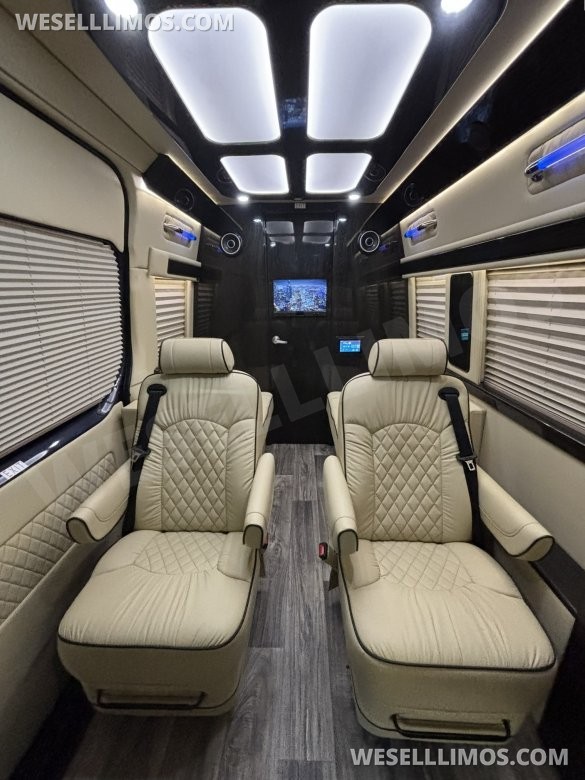 2021 Midwest Automotive Designs Mercedes-Benz Sprinter 2500 Daycruiser