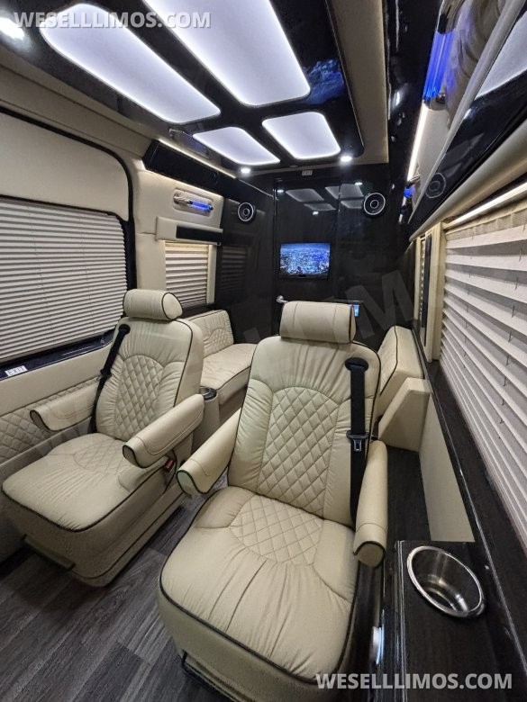 2021 Midwest Automotive Designs Mercedes-Benz Sprinter 2500 Daycruiser