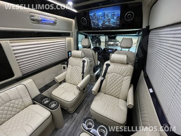 2021 Midwest Automotive Designs Mercedes-Benz Sprinter 2500 Daycruiser