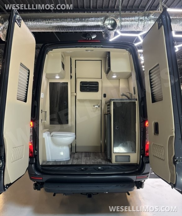 2021 Midwest Automotive Designs Mercedes-Benz Sprinter 2500 Daycruiser