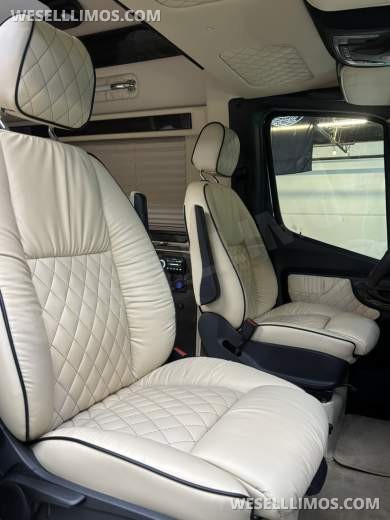 2021 Midwest Automotive Designs Mercedes-Benz Sprinter 2500 Daycruiser