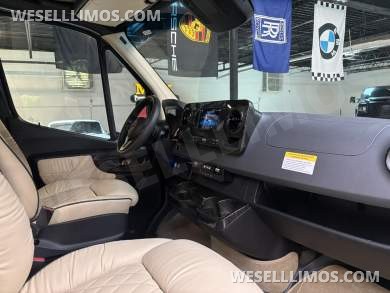 2021 Midwest Automotive Designs Mercedes-Benz Sprinter 2500 Daycruiser
