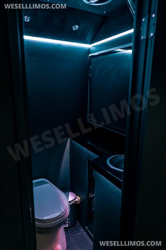 2019 Unique industries  Ford F550 CEO SUV Mobile Office