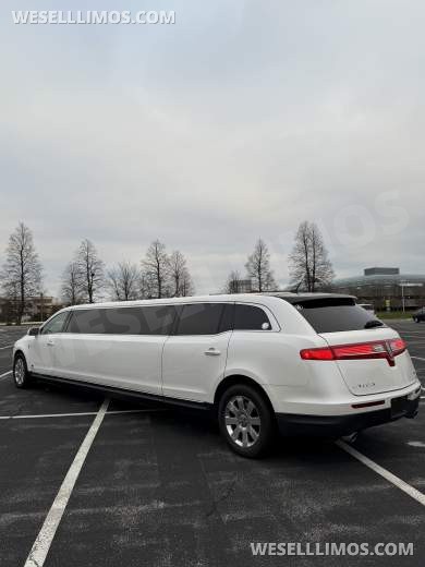 2016 5 Door Royale Lincoln MKT Limousine