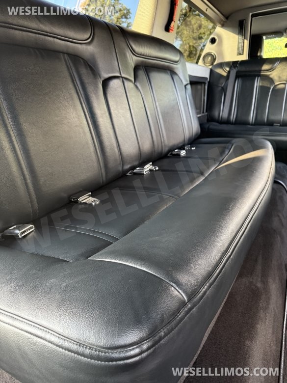 2016 5 Door Royale Lincoln MKT Limousine