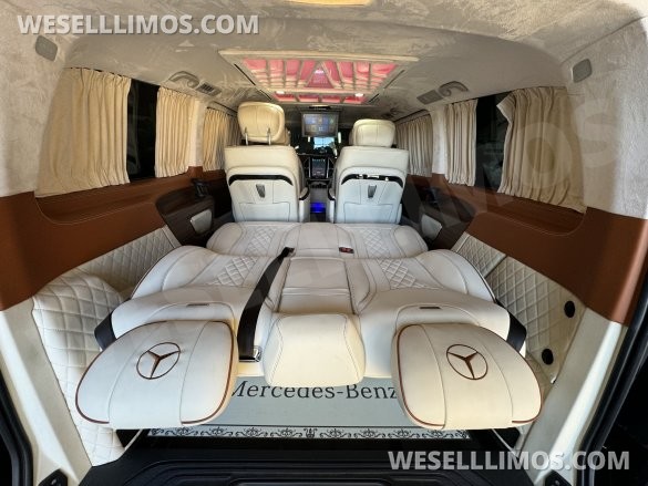 2020 Asia Mercedes-Benz Metris CEO Mobile Office  CEO SUV Mobile Office