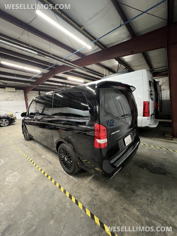 2020 Asia Mercedes-Benz Metris CEO Mobile Office  CEO SUV Mobile Office