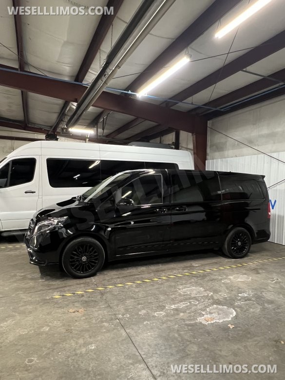 2020 Asia Mercedes-Benz Metris CEO Mobile Office  CEO SUV Mobile Office