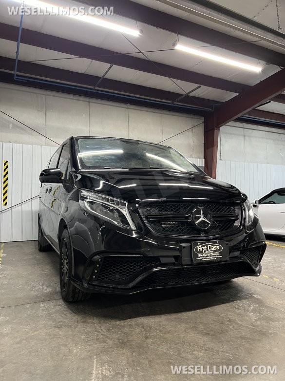 2020 Asia Mercedes-Benz Metris CEO Mobile Office  CEO SUV Mobile Office