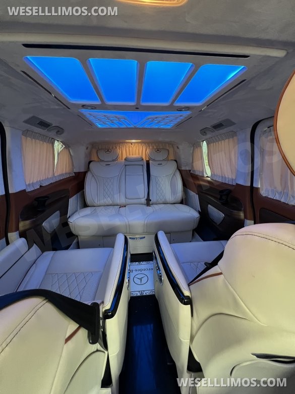 2020 Asia Mercedes-Benz Metris CEO Mobile Office  CEO SUV Mobile Office