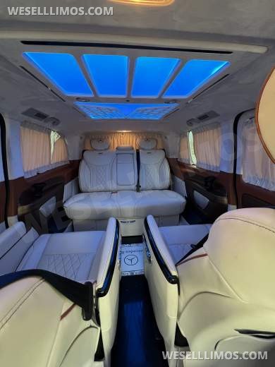 2020 Asia Mercedes-Benz Metris CEO Mobile Office  CEO SUV Mobile Office