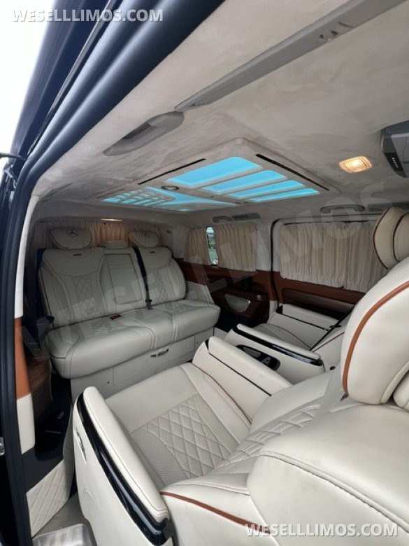 2020 Asia Mercedes-Benz Metris CEO Mobile Office  CEO SUV Mobile Office