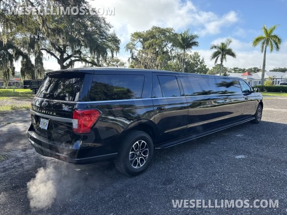 2022 Ford Expedition SUV Stretch Limousine- Was A Family Vehicle