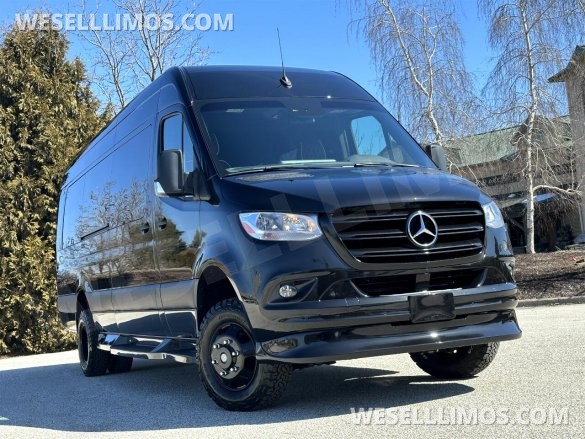 2022 4x4 15 Passenger Road Liner Limousine Auto Elite Mercedes-Benz Sprinter