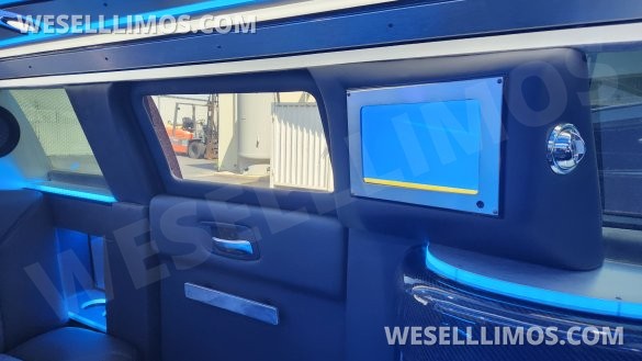 2022 SPV Chrysler 300 140" Limousine