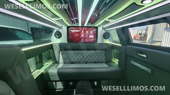 2022 SPV Chrysler 300 140" Limousine