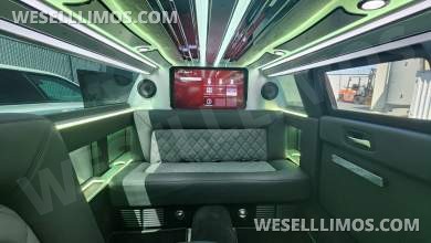 2022 SPV Chrysler 300 140" Limousine