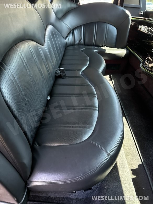 2013 Executive Coach Lincoln MKT Limousine