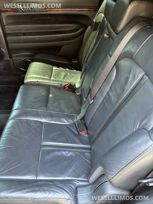 2013 Executive Coach Lincoln MKT Limousine