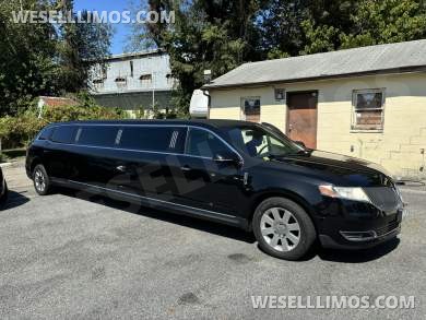 2013 Executive Coach Lincoln MKT Limousine