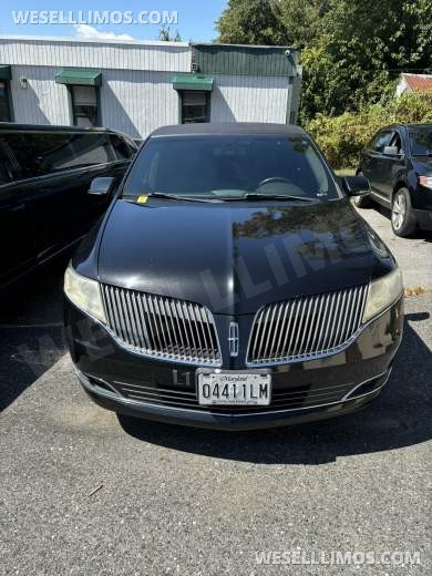 2013 Executive Coach Lincoln MKT Limousine