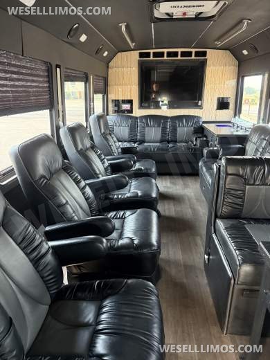 2016 LGE Ford Ford Limo Bus