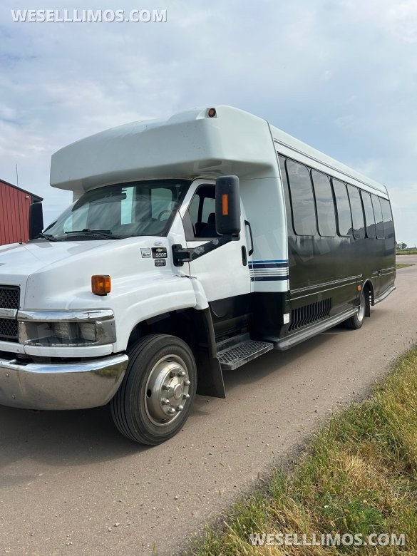 2007 Chevrolet 5500 Limo Bus