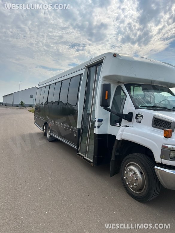 2007 Chevrolet 5500 Limo Bus