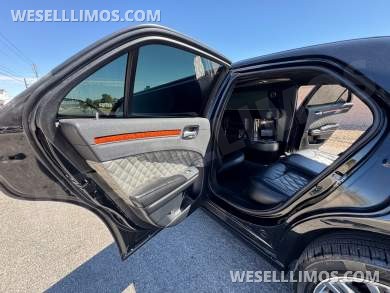 2013 Executive Coach Builder Chrysler 300 Limousine