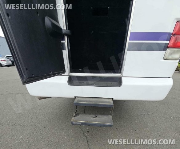 2004 Krystal  International 3200 DT530 Limo Bus