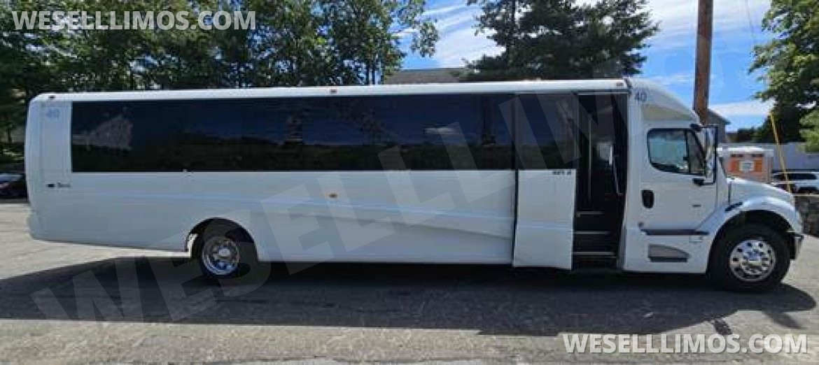 Photo of Shuttle Bus for sale: 2016 Freightliner GM40 40" by Grech