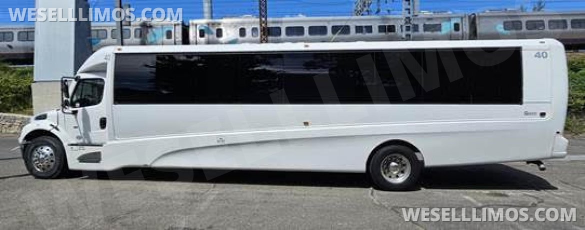 Photo of Shuttle Bus for sale: 2016 Freightliner GM40 40" by Grech