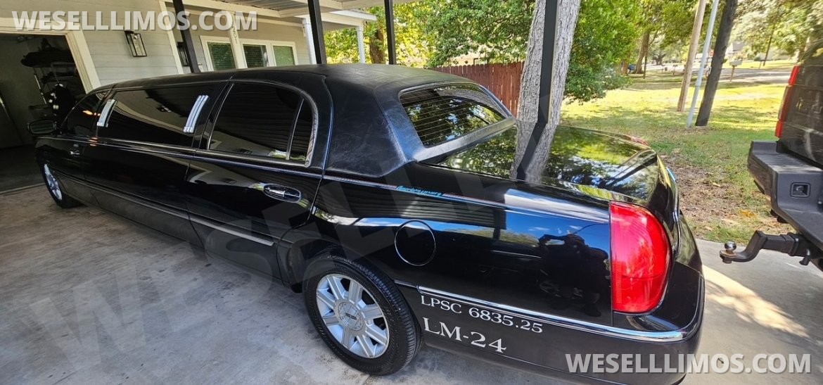 Photo of Limousine for sale: 2007 Lincoln Towncar by 6 seater limo