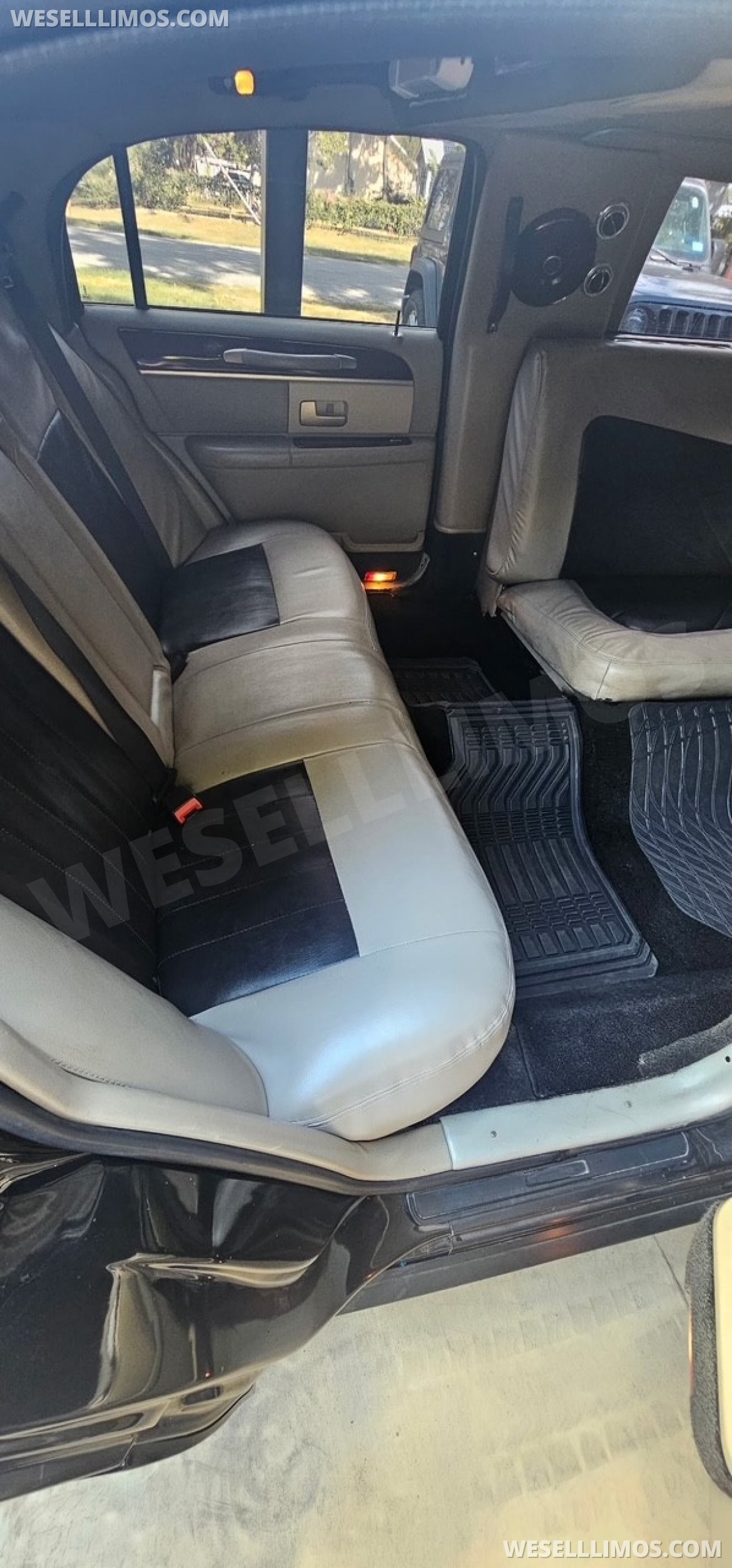 Photo of Limousine for sale: 2007 Lincoln Towncar