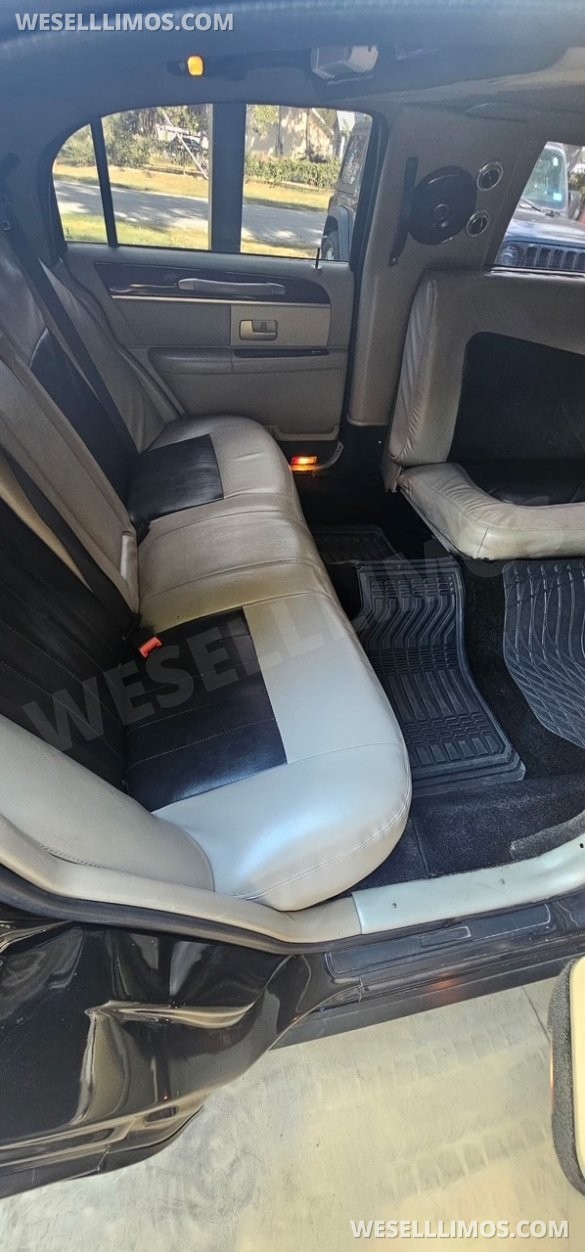 2007 Lincoln Towncar Limousine 8 passenger Low Mileage