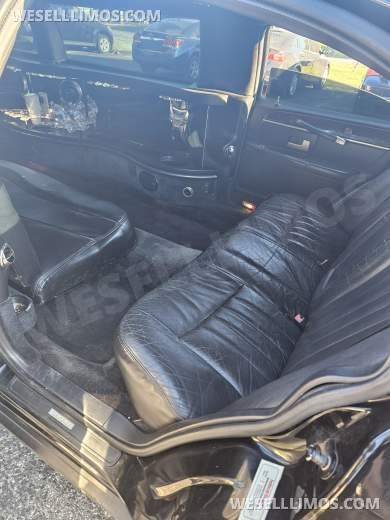 2007 Lincoln Town Car limo  Limousine