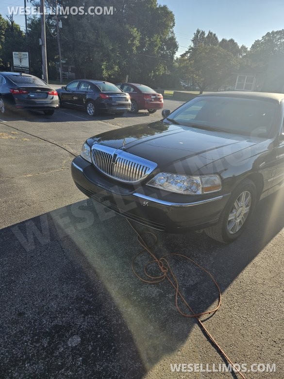 2007 Lincoln Town Car limo  Limousine