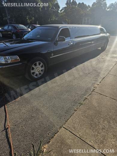 2007 Lincoln Town Car limo  Limousine