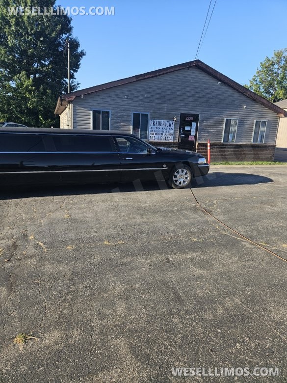2007 Lincoln Town Car limo  Limousine