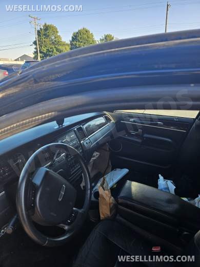 2007 Lincoln Town Car limo  Limousine