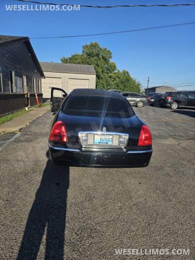 2007 Lincoln Town Car limo  Limousine