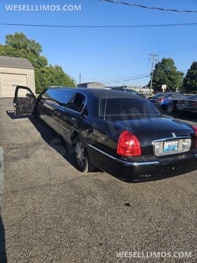 2007 Lincoln Town Car limo  Limousine