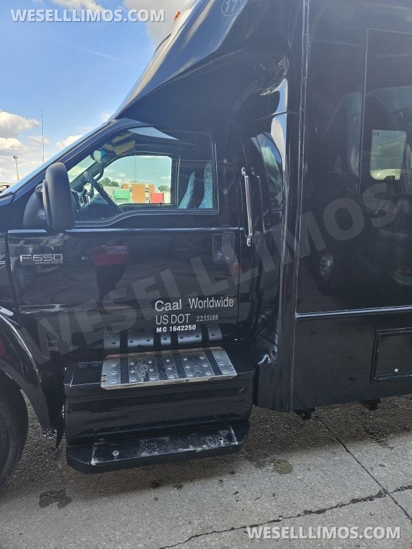 2007 Ford F650 Shuttle Bus