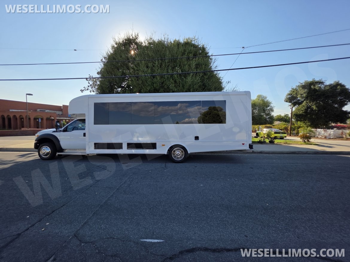 Photo of Limo Bus for sale: 2014 Ford F550 by Starcraft